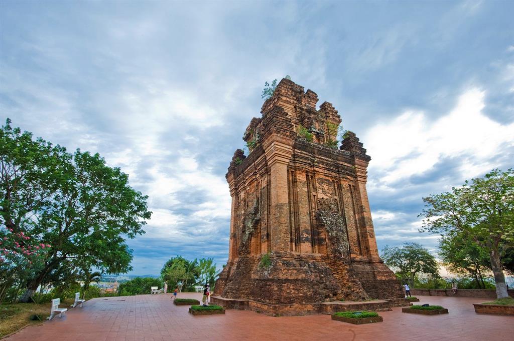 Th&aacute;p Nhạn