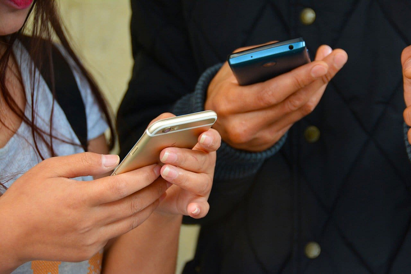Đặt vé máy bay qua App đang là hình thức được nhiều người lựa chọn Đặt vé máy bay qua App đang là hình thức được nhiều người lựa chọn