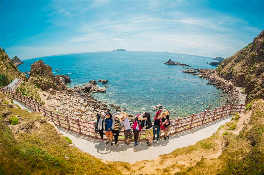 Vnbuy l&agrave; địa chỉ đặt tour du lịch Quy Nhơn được nhiều kh&aacute;ch h&agrave;ng y&ecirc;u th&iacute;ch