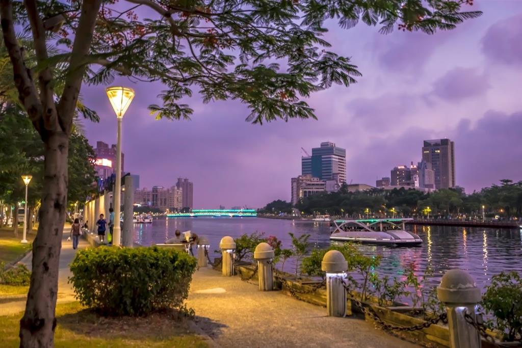 Ái Hà là một dòng sông thơ mộng chảy qua thành phố Cao Hùng Ái Hà là một dòng sông thơ mộng chảy qua thành phố Cao Hùng