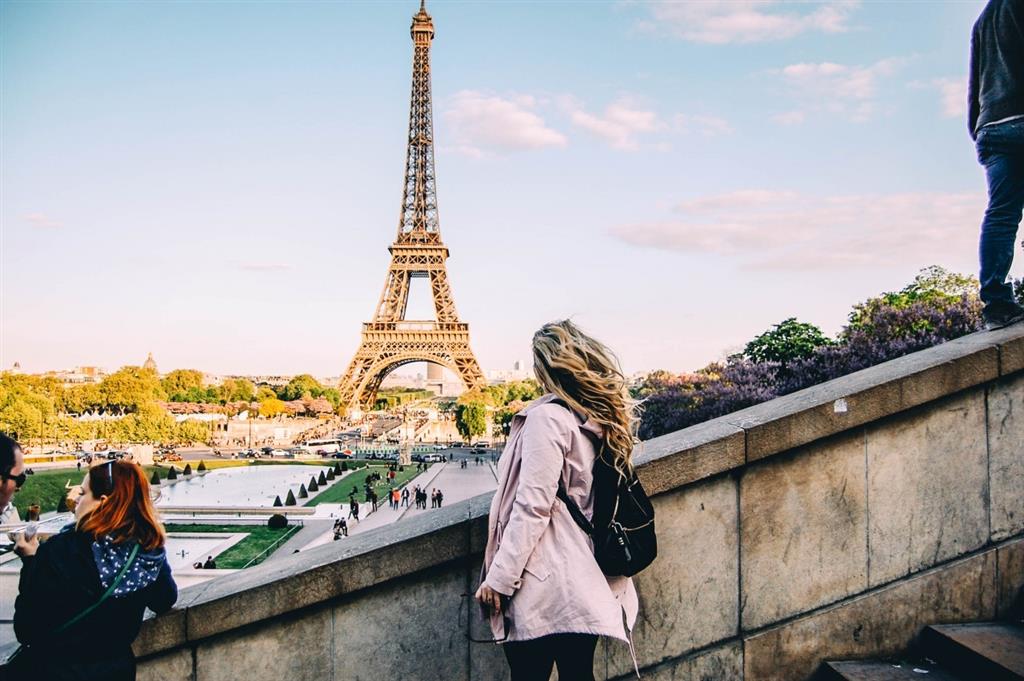 Hãy dành thời gian để sống thật chậm và cảm nhận vẻ đẹp đấy lãng mạn của Paris