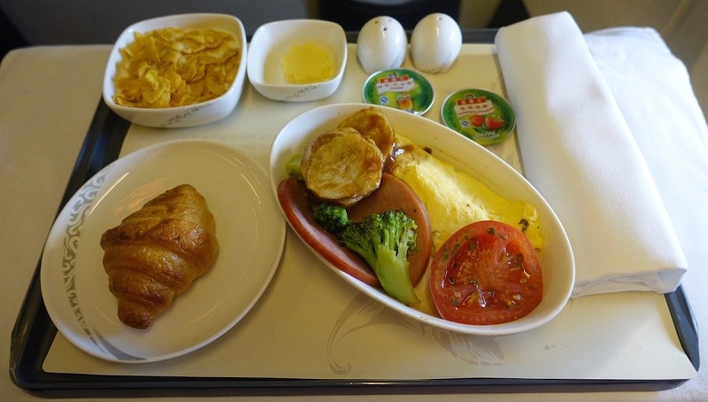 Một bữa ăn được phục vụ trên chuyến bay của Air China Một bữa ăn được phục vụ trên chuyến bay của Air China
