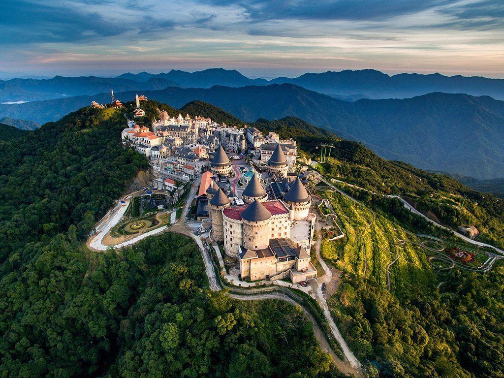 Bà Nà Hills là điểm du lịch mà bất cứ du khách nào cũng muốn đặt chân tới Bà Nà Hills là điểm du lịch mà bất cứ du khách nào cũng muốn đặt chân tới