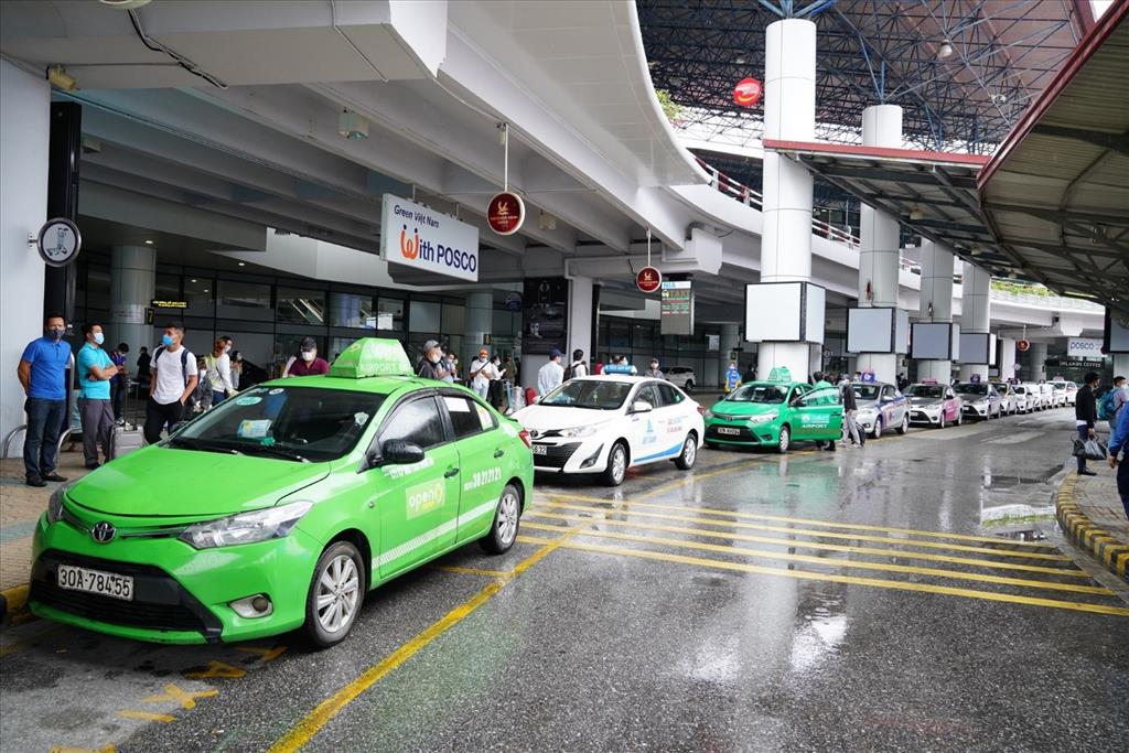 Bạn c&oacute; nhiều lựa chọn về phương tiện di chuyển từ s&acirc;n bay về trung t&acirc;m th&agrave;nh phố