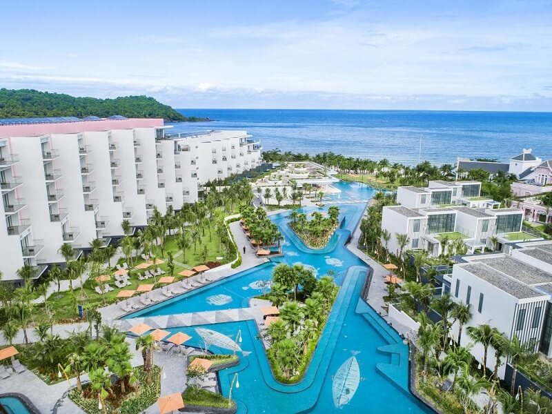 Premier Residences Phu Quoc Emerald Bay thừa hưởng bờ biển xanh ngọc bích tuyệt đẹp của Bãi Khem