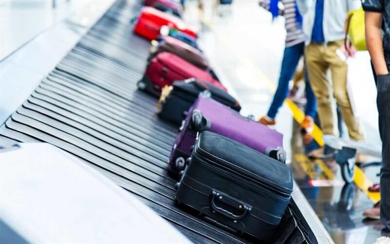 Khu vực lấy hành lý khi hành khách xuống khỏi máy bay Khu vực lấy hành lý khi hành khách xuống khỏi máy bay
