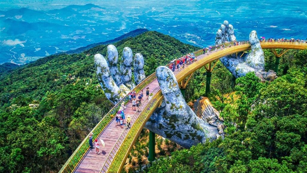 Cầu Vàng là một trong những niềm tự hào của du lịch Việt Nam