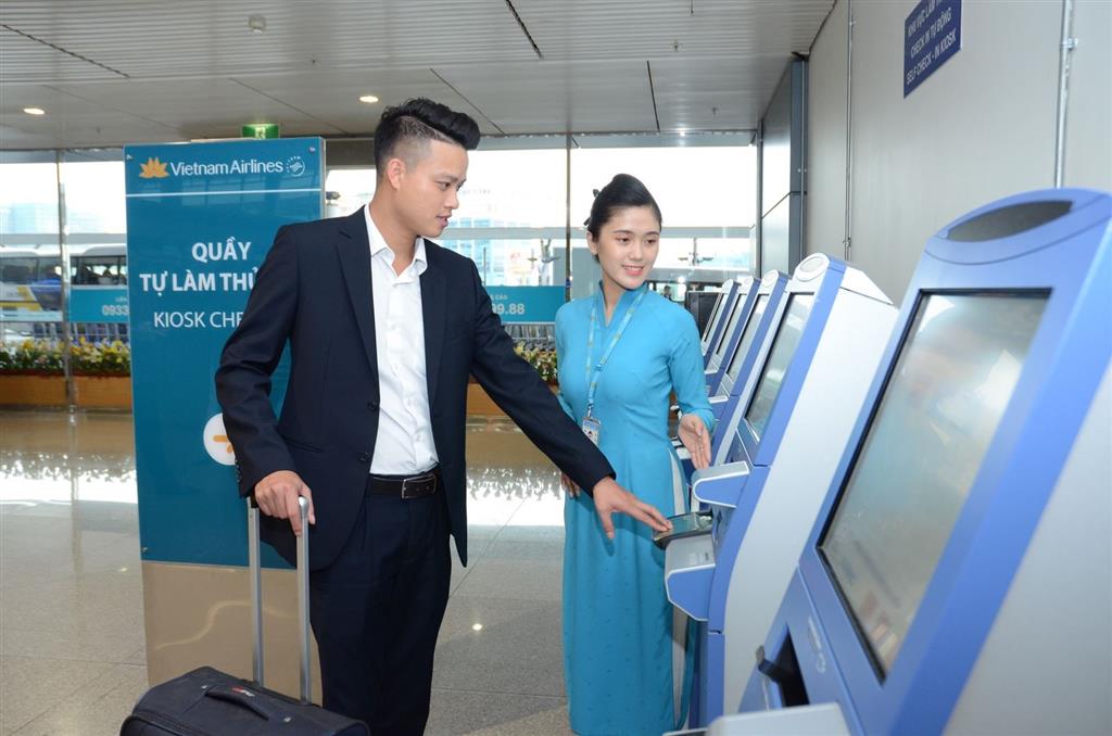 Check in tại Kiosk gi&uacute;p bạn l&agrave;m thủ tục nhanh ch&oacute;ng hơn