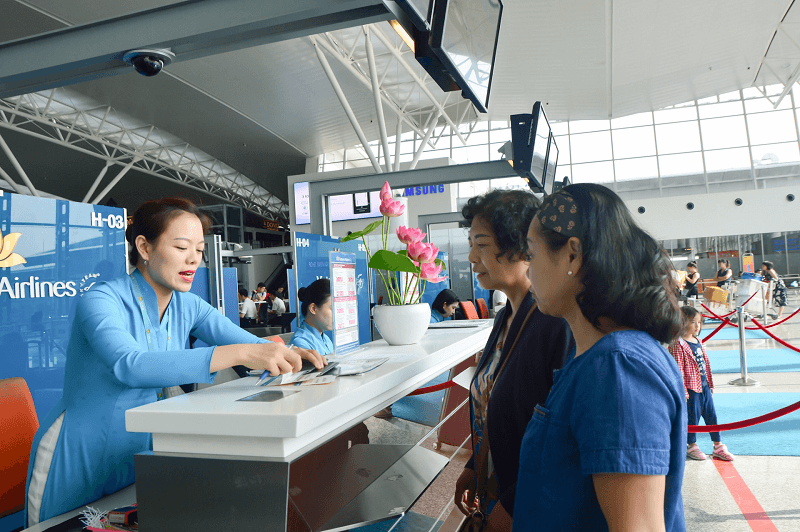 Hành khách đi máy bay trong nước có cần hộ chiếu không? Quy định về giấy tờ làm thủ tục bay Hành khách đi máy bay trong nước có cần hộ chiếu không? Quy định về giấy tờ làm thủ tục bay