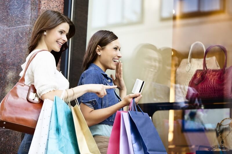Đừng để bản thân chi tiêu vượt mức khi đi du lịch