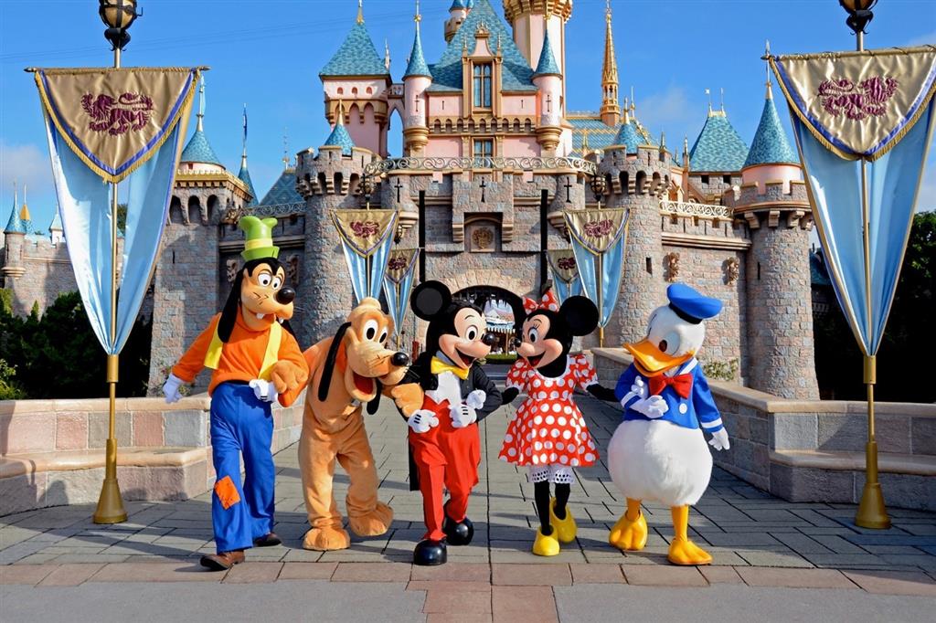 Công viên Disneyland là thiên đường đối với các gia đình có con nhỏ Công viên Disneyland là thiên đường đối với các gia đình có con nhỏ