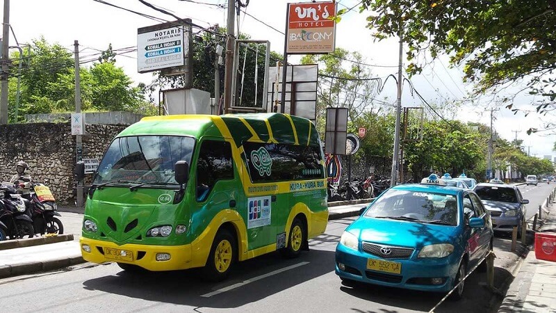 Xe bus c&ocirc;ng cộng tại Bali
