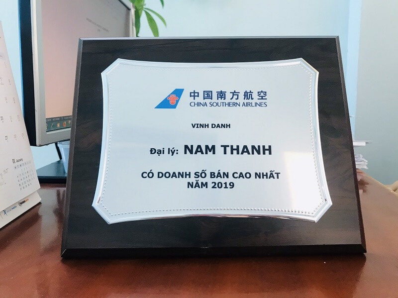 Cúp vinh danh Nam Thanh là đại lý có doanh số bán cao nhất năm 2019 của CZ Cúp vinh danh Nam Thanh là đại lý có doanh số bán cao nhất năm 2019 của CZ