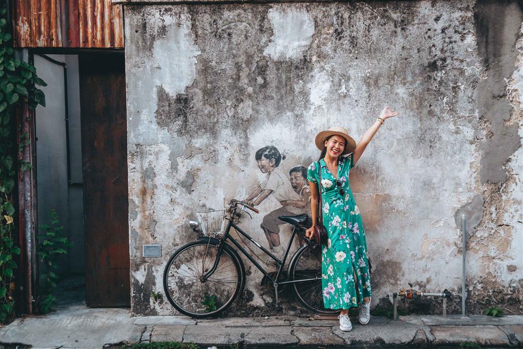 Du lịch Malaysia bạn n&ecirc;n mang theo kem chống nắng v&agrave; mũ
