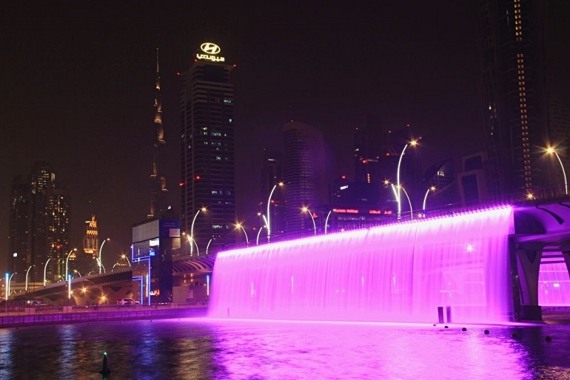 Thác nước nhân tạo tại Dubai