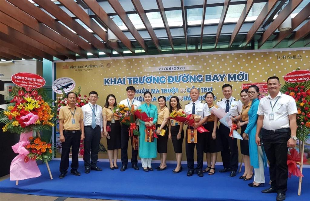 Gọi ngay 1900 63 69 69 để đặt vé máy bay từ Buôn Ma Thuột với giá tốt nhất Gọi ngay 1900 63 69 69 để đặt vé máy bay từ Buôn Ma Thuột với giá tốt nhất