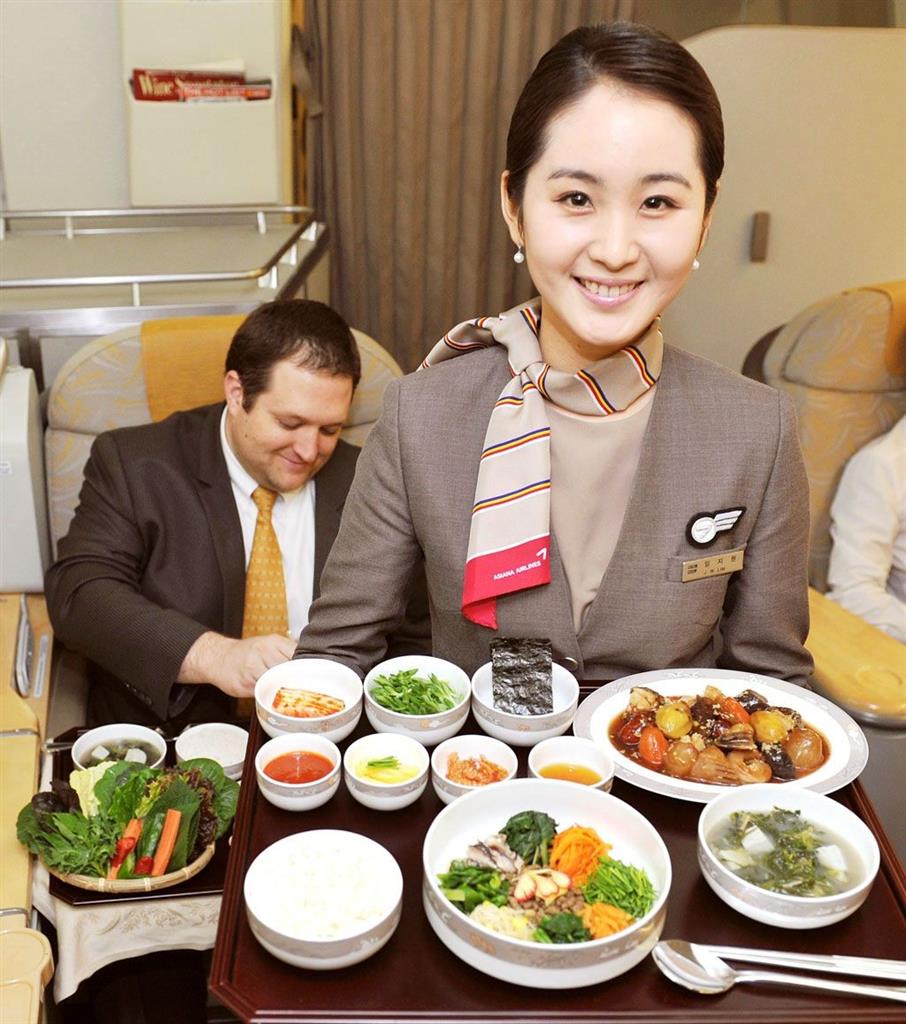Hành khách của Asiana Airlines sẽ được phục vụ bữa ăn với menu đa dạng Hành khách của Asiana Airlines sẽ được phục vụ bữa ăn với menu đa dạng