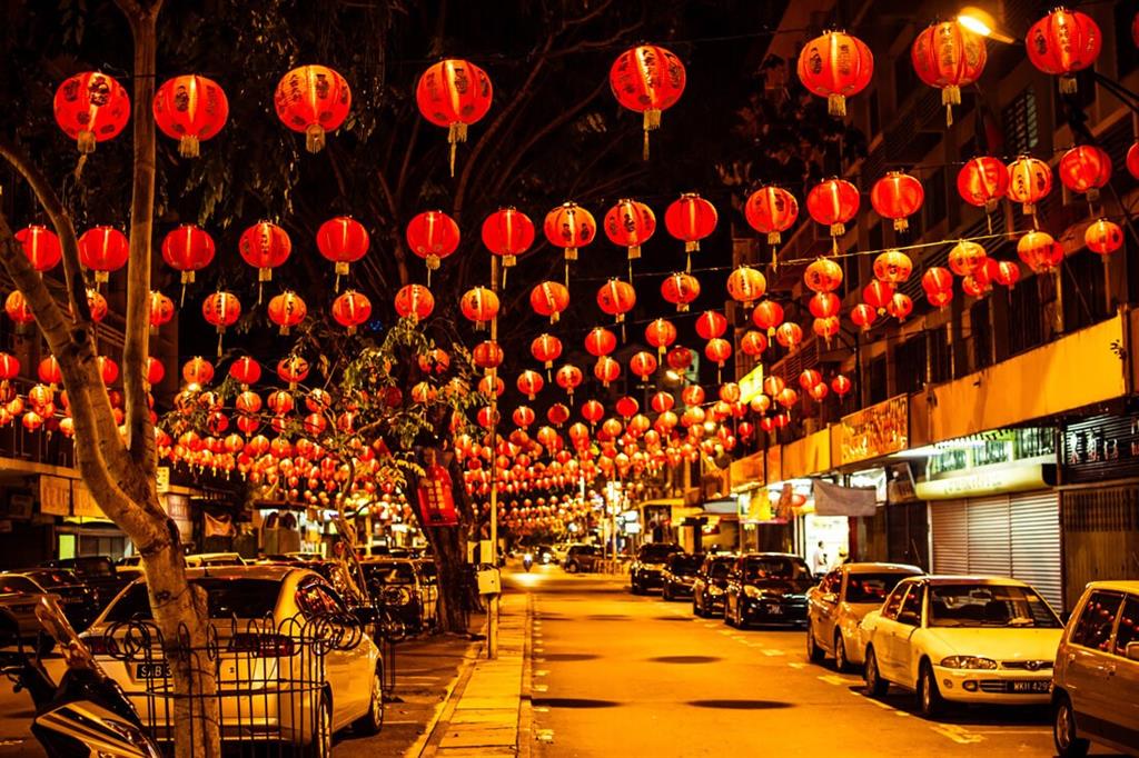Hầu hết các cửa hàng và nhà hàng đều đóng cửa trong đêm giao thừa Hầu hết các cửa hàng và nhà hàng đều đóng cửa trong đêm giao thừa