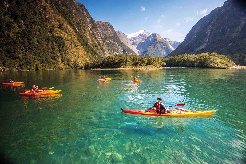 Milford Sound là một vịnh hẹp ở phía Tây Nam của South Island’s Milford Sound là một vịnh hẹp ở phía Tây Nam của South Island’s