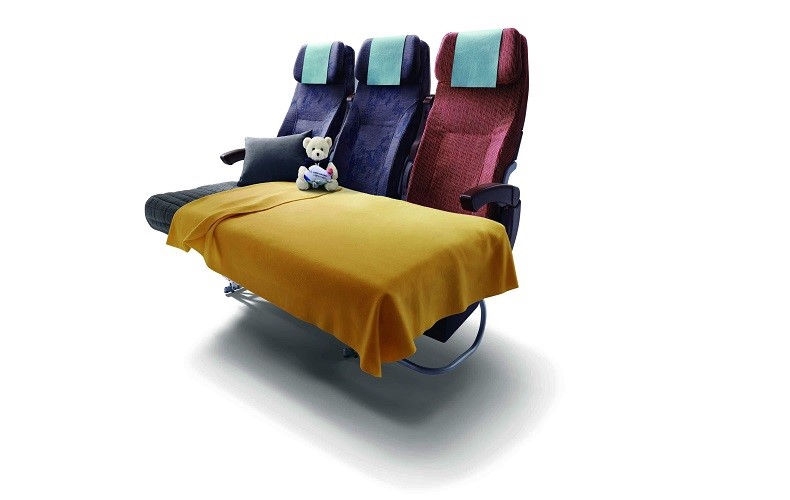 Ghế hạng gia đình của China Airlines có thể điều chỉnh thành một chiếc giường nhỏ Ghế hạng gia đình của China Airlines có thể điều chỉnh thành một chiếc giường nhỏ