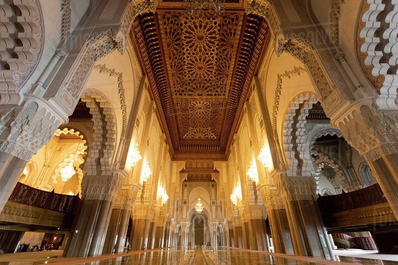 Kiến trúc bên trong nhà thờ Hassan II Kiến trúc bên trong nhà thờ Hassan II