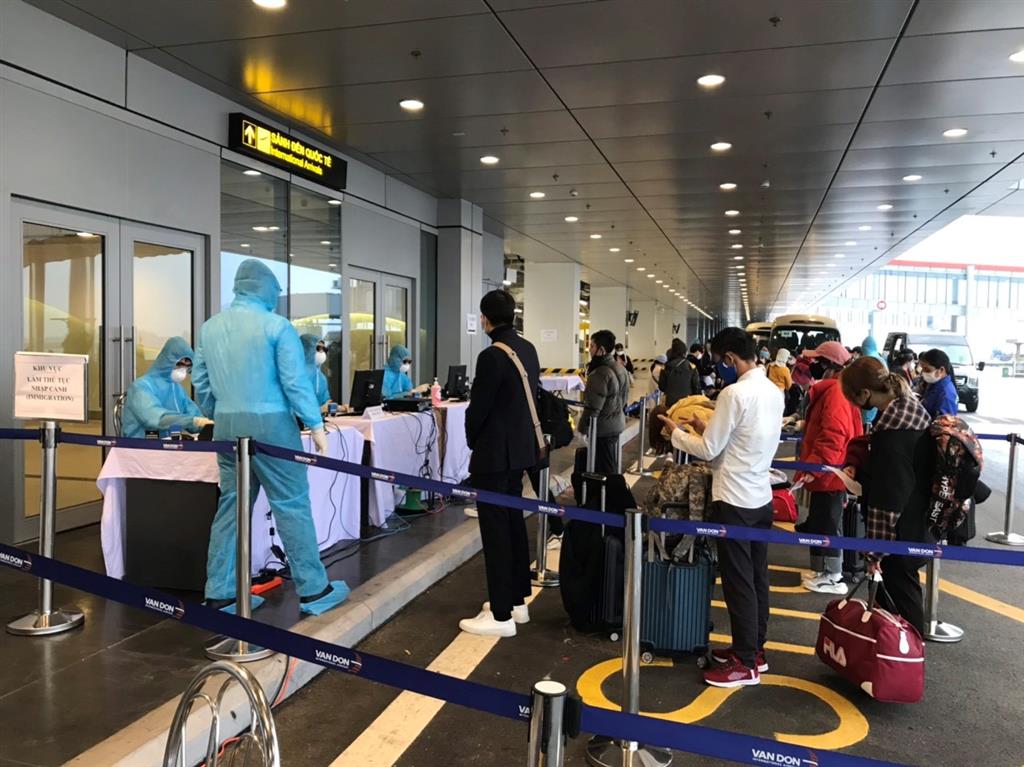 Kiểm tra sức khỏe được thực hiện nghiêm ngặt tại các sân bay Kiểm tra sức khỏe được thực hiện nghiêm ngặt tại các sân bay