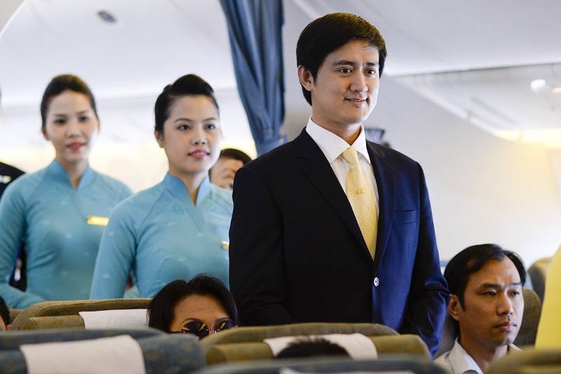 Đồng phục của tiếp vi&ecirc;n h&agrave;ng kh&ocirc;ng nam