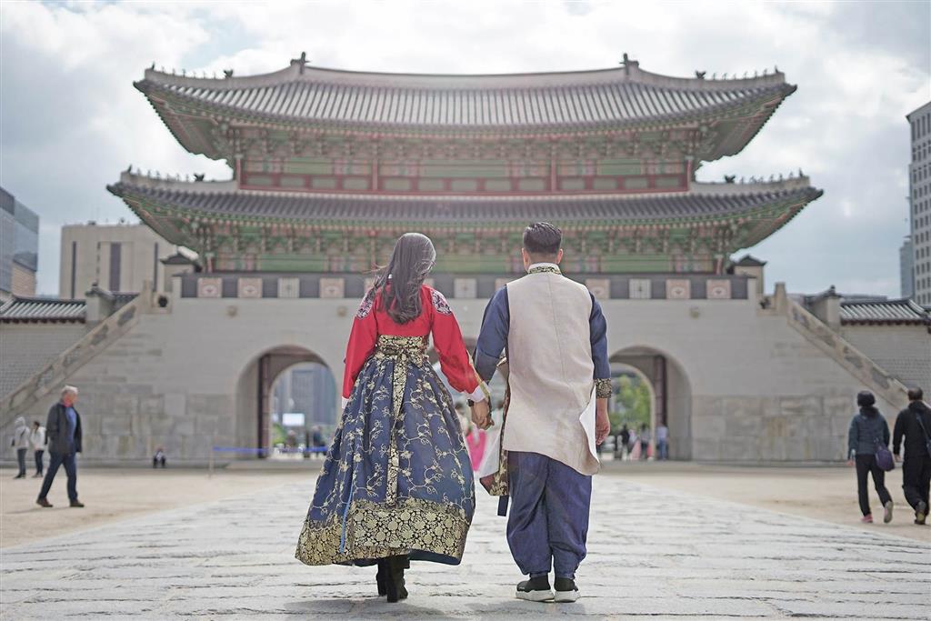 Mặc Hanbok khám phá cung điện Hàn Quốc là việc du khách không thể bỏ qua khi tới Seoul Mặc Hanbok khám phá cung điện Hàn Quốc là việc du khách không thể bỏ qua khi tới Seoul