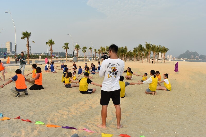 1 số hình ảnh trong hoạt động team building 1 số hình ảnh trong hoạt động team building