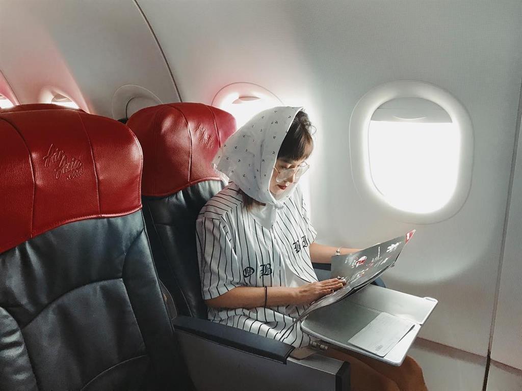 Ngồi cạnh cửa sổ giúp bạn hạn chế tiếp xúc với các hành khách khách Ngồi cạnh cửa sổ giúp bạn hạn chế tiếp xúc với các hành khách khách