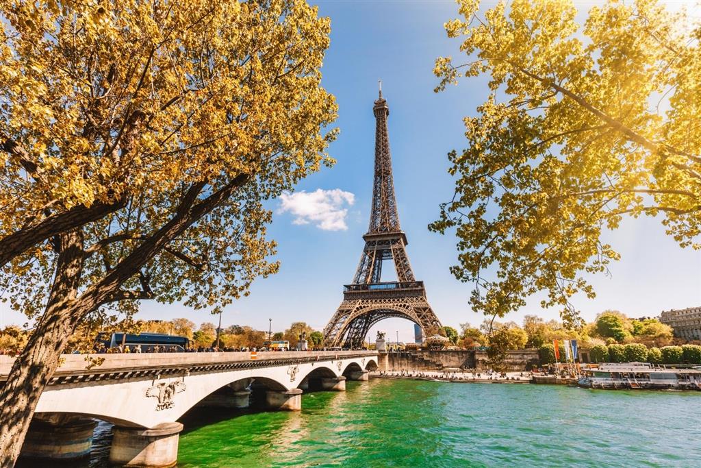 Paris là điểm đến du lịch nổi tiếng nhất thế giới