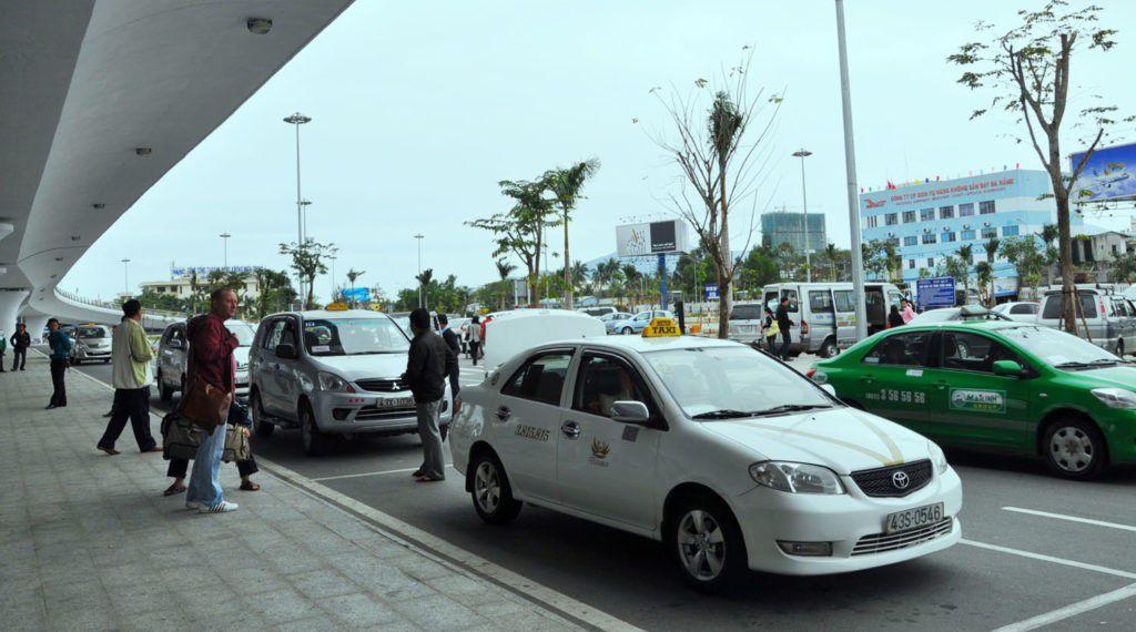 Sân bay Đà Nẵng có rất nhiều hãng taxi luôn sẵn sàng phục vụ bạn Sân bay Đà Nẵng có rất nhiều hãng taxi luôn sẵn sàng phục vụ bạn