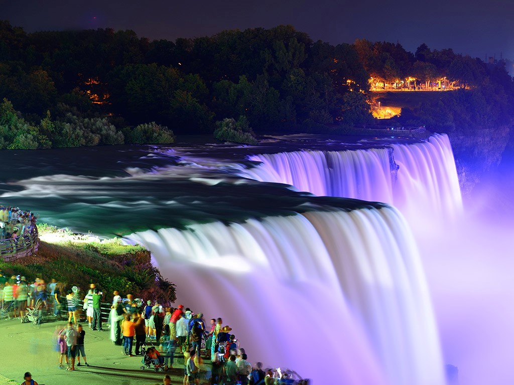 Thác Niagara đẹp huyền ảo khi đêm xuống Thác Niagara đẹp huyền ảo khi đêm xuống