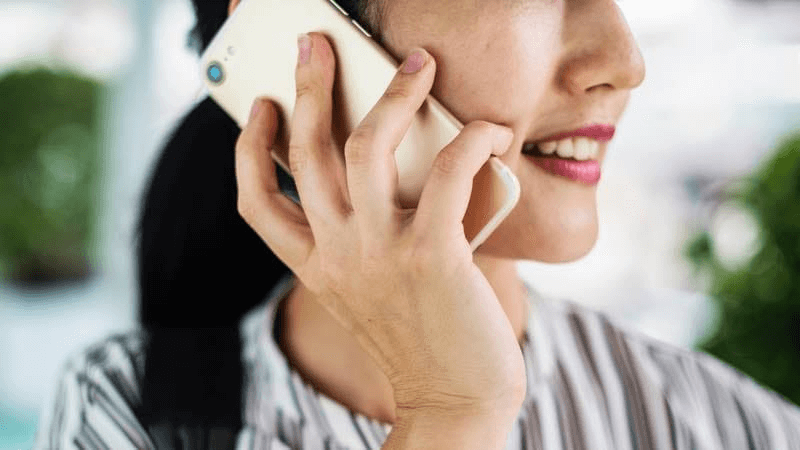 Đặt vé máy bay qua hotline là cách được nhiều người lựa chọn Đặt vé máy bay qua hotline là cách được nhiều người lựa chọn