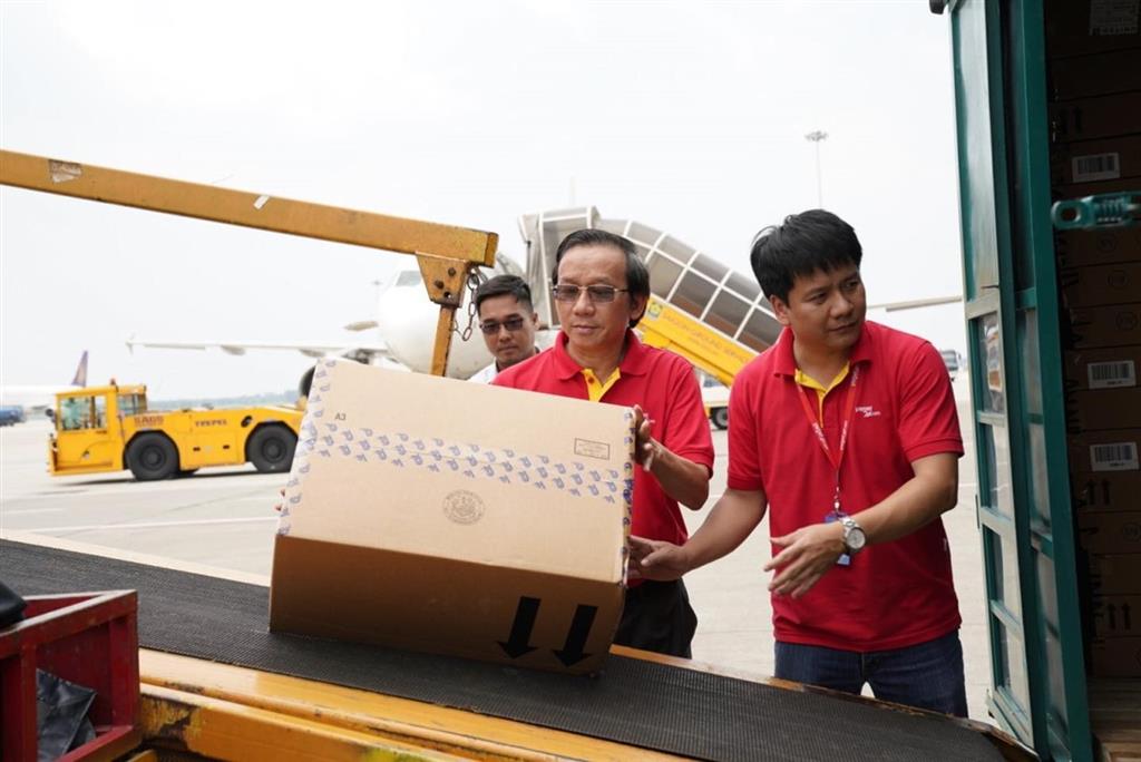 Vietjet Air miễn phí vận chuyển và tặng vé miễn phí cho các cán bộ Vietjet Air miễn phí vận chuyển và tặng vé miễn phí cho các cán bộ