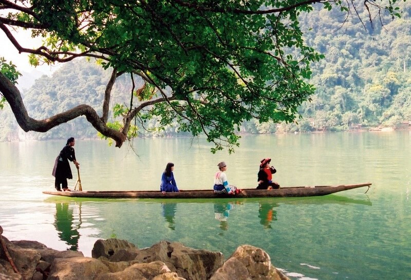 Quang cảnh Hồ Ba Bể thơ mộng