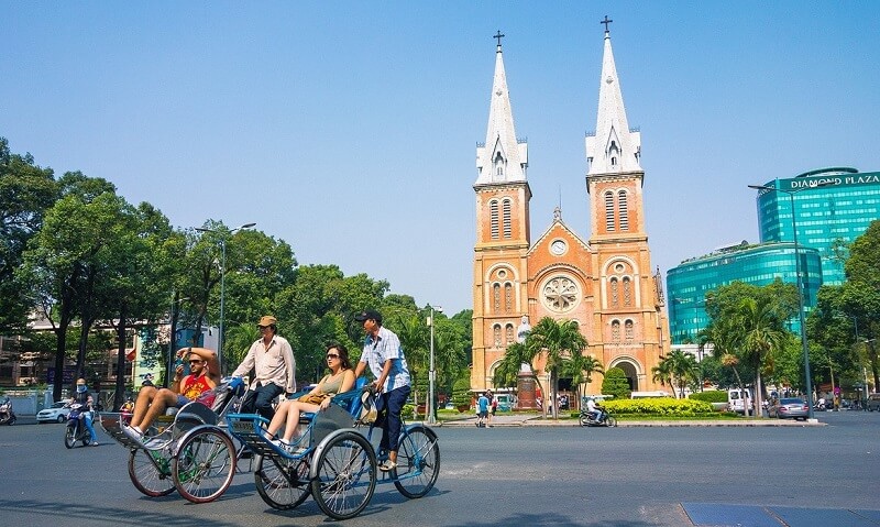 Khác với miền bắc, Sài Gòn chỉ có 2 mùa là mùa mưa và mùa khô Khác với miền bắc, Sài Gòn chỉ có 2 mùa là mùa mưa và mùa khô