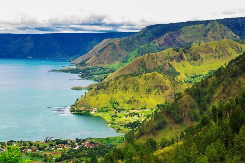 Hồ Toba là một kỳ quan thiên nhiên độc đáo nằm trên hòn đảo Sumatra