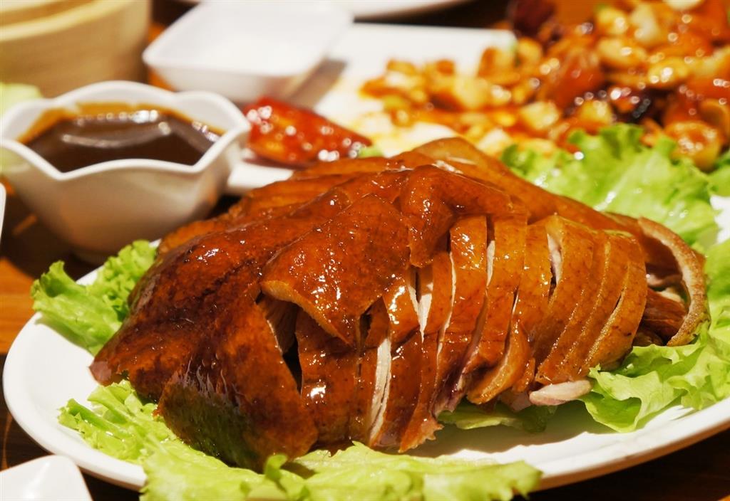 Vịt quay Bắc Kinh là món ăn du khách không thể chối từ